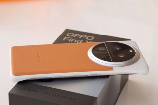Oppo Find Х6 Pro в офисе