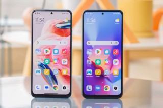 Xiaomi Redmi Note 12 4G on the left, 5G on the right