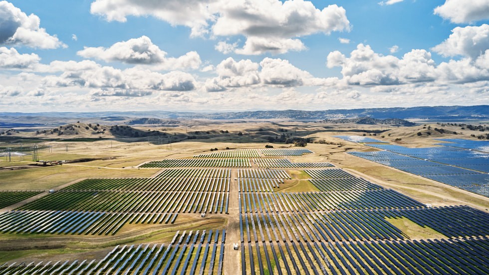 Apple’s 2019 Green Bond supported the company’s utility-scale battery located at the California Flats Solar Project in Monterey, California