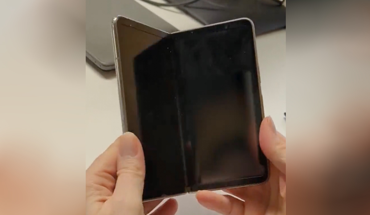 Pixel Fold live leak shows how it folds