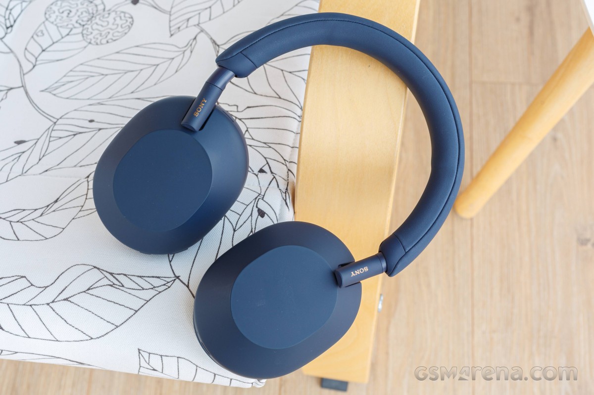 Sony WH-1000XM5 Midnight Blue hands-on