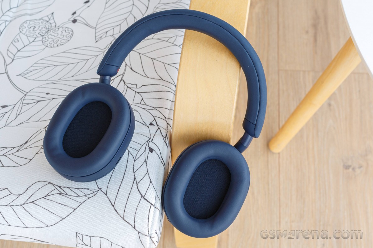 Sony WH-1000XM5 Midnight Blue hands-on