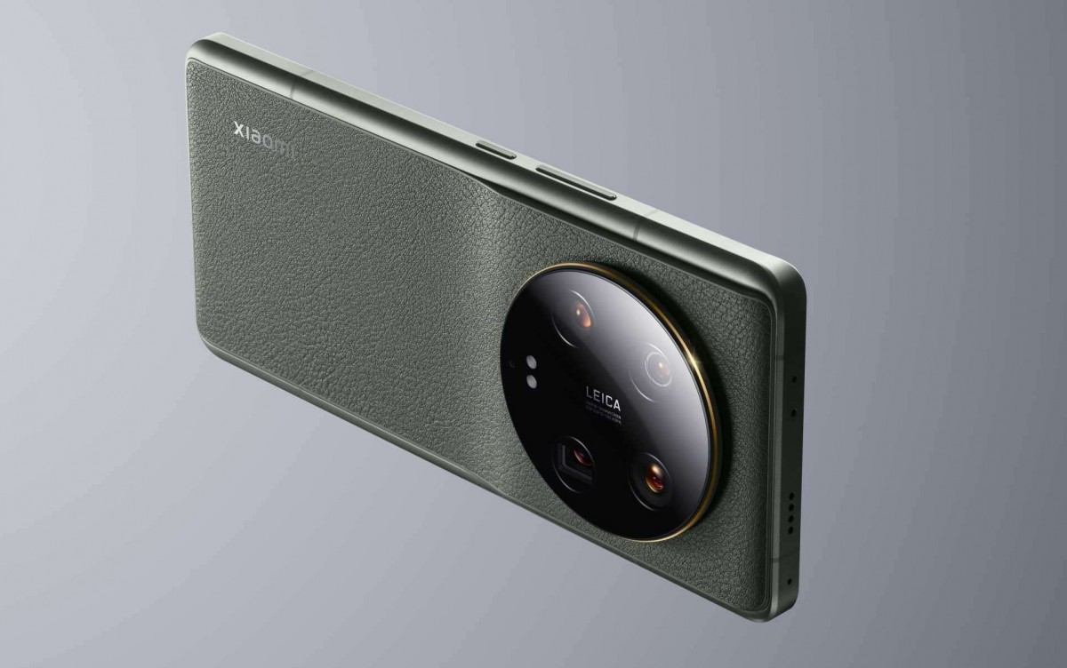 The Xiaomi 13 Ultra official with four cameras and a variable aperture main lens
