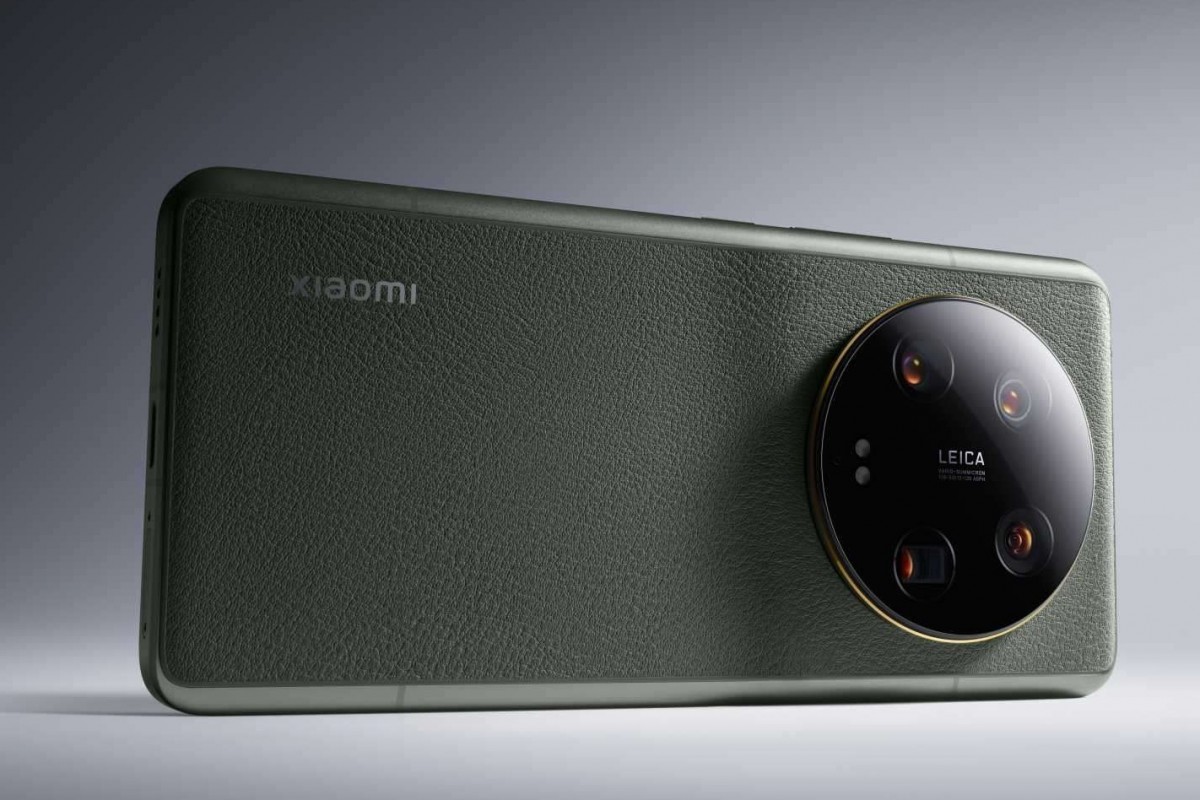 The Xiaomi 13 Ultra official with four cameras and a variable aperture main lens