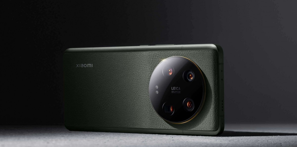 The Xiaomi 13 Ultra official with four cameras and a variable aperture main lens