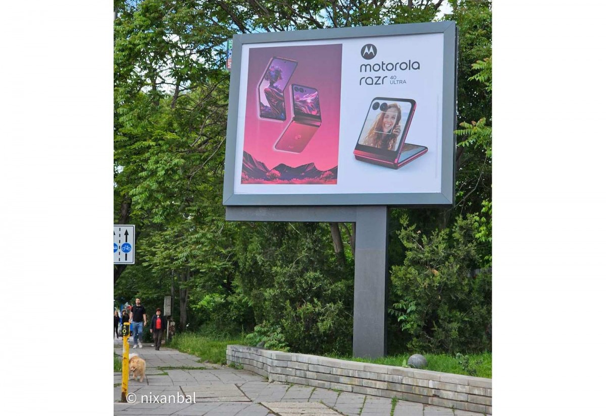 Motorola Razr 40 Ultra ads already appear on billboards in Europe