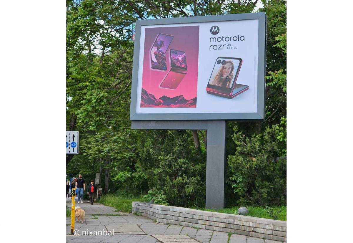 Motorola Razr 40 Ultra ads appear on billboards in Europe