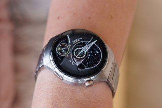 Huawei Watch 4 Pro watch face and its similarly-designed AOD
