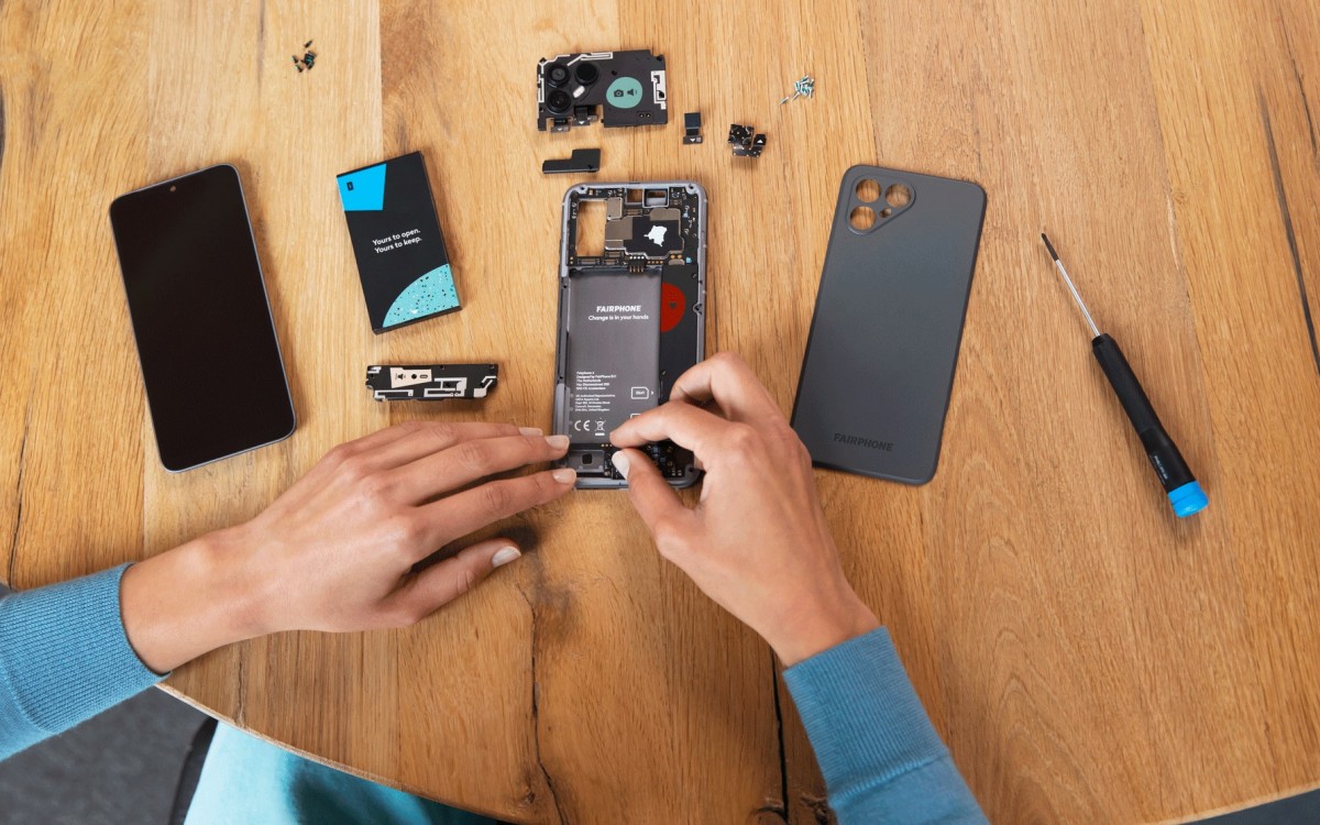 Modular Fairphone 4 finally lands in the US but isn't running Android anymore