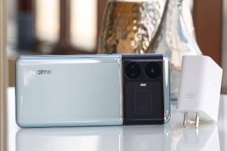 Unboxing the Realme GT5 240W
