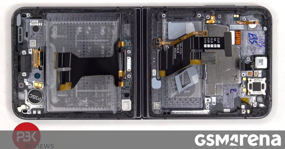 Teardown video shows the Galaxy Z Flip5 is much easier to repair than predecessor thumbnail
