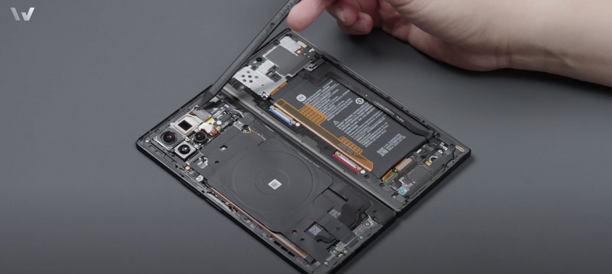 Xiaomi Mix Fold 3 teardown reveals the new hinge and vertical stack motherboard design 