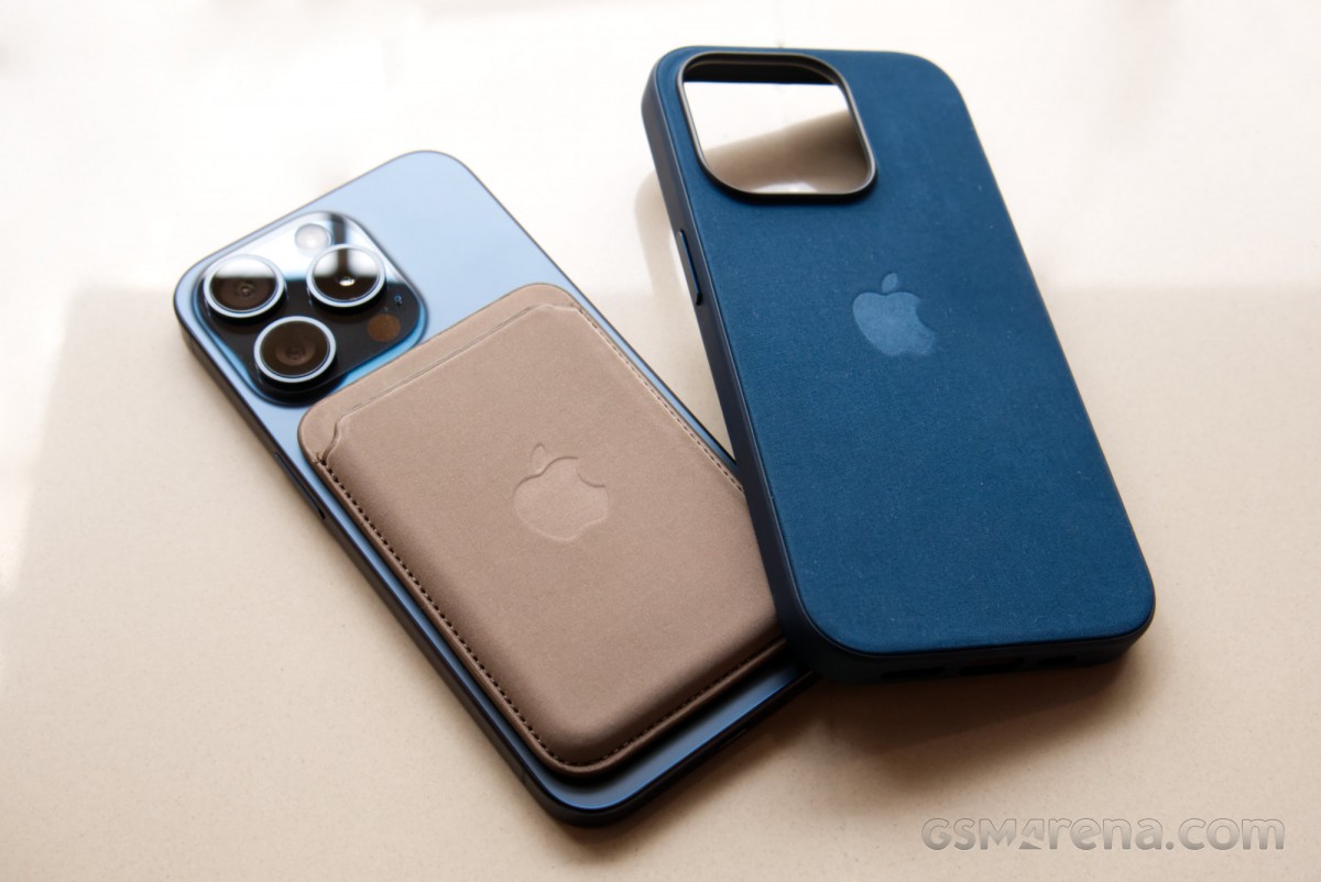 Apple's $59 FineWoven Fake Leather iPhone Case Gets Mocked in Product  Reviews - Bloomberg