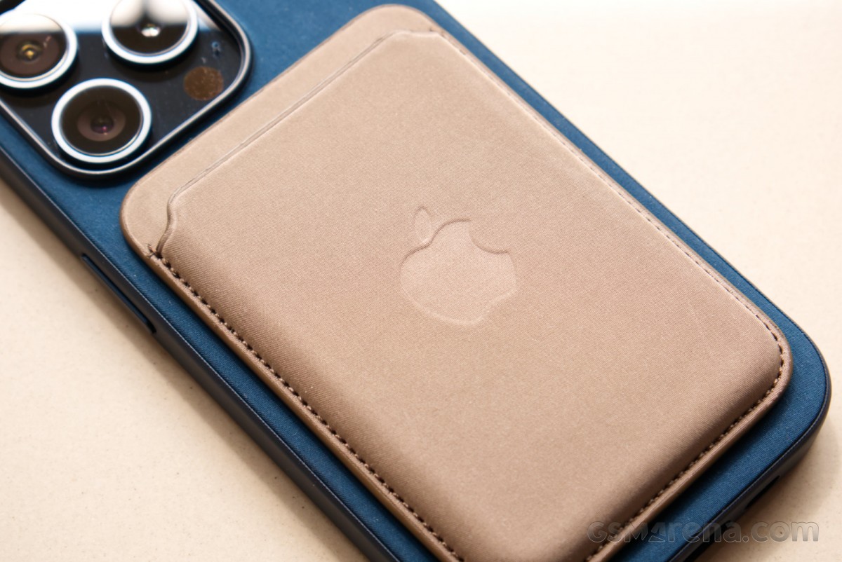 Apple FineWoven Case and Wallet hands-on