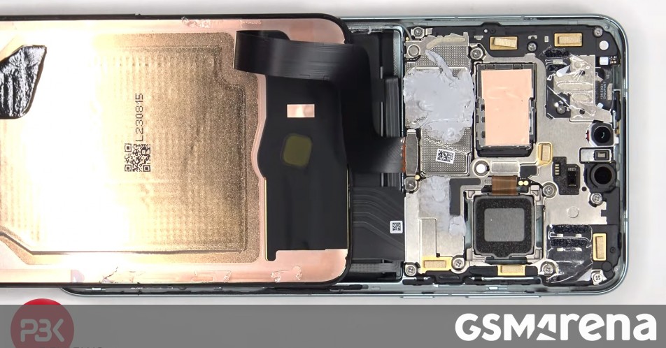 Teardown video shows the Huawei Mate 60 Pro components that shouldn’t be there