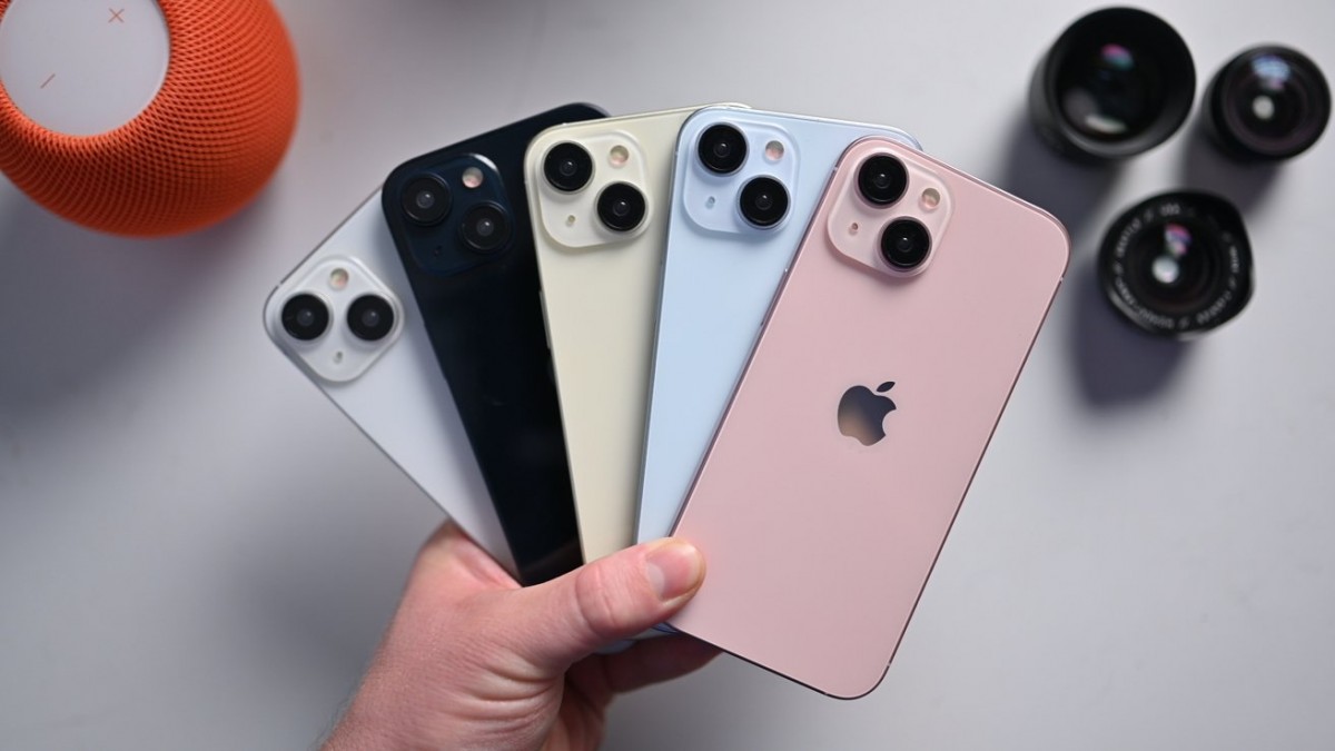 iPhone 15 and 15 Pro dummies show off the new colors: gray, gray