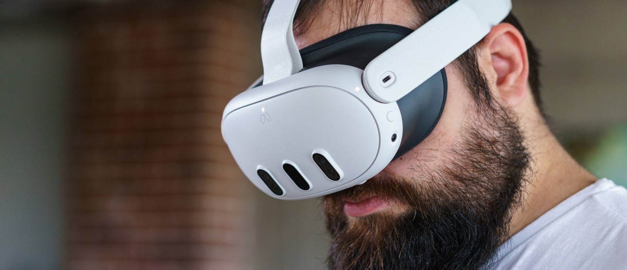 Meta Quest 2 vs Valve Index: Meta is just on another level with its virtual  reality headsets - PhoneArena