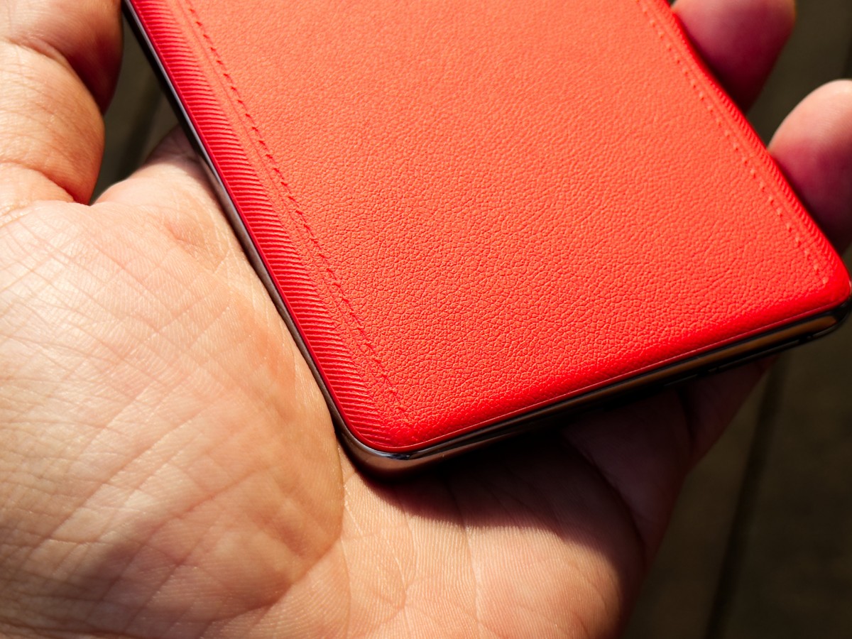OnePlus 11R Solar Red hands-on