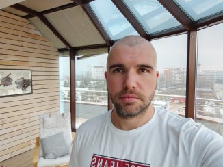Selfies - f/2.0, ISO 183, 1/100s - Honor X7b Hands On  review