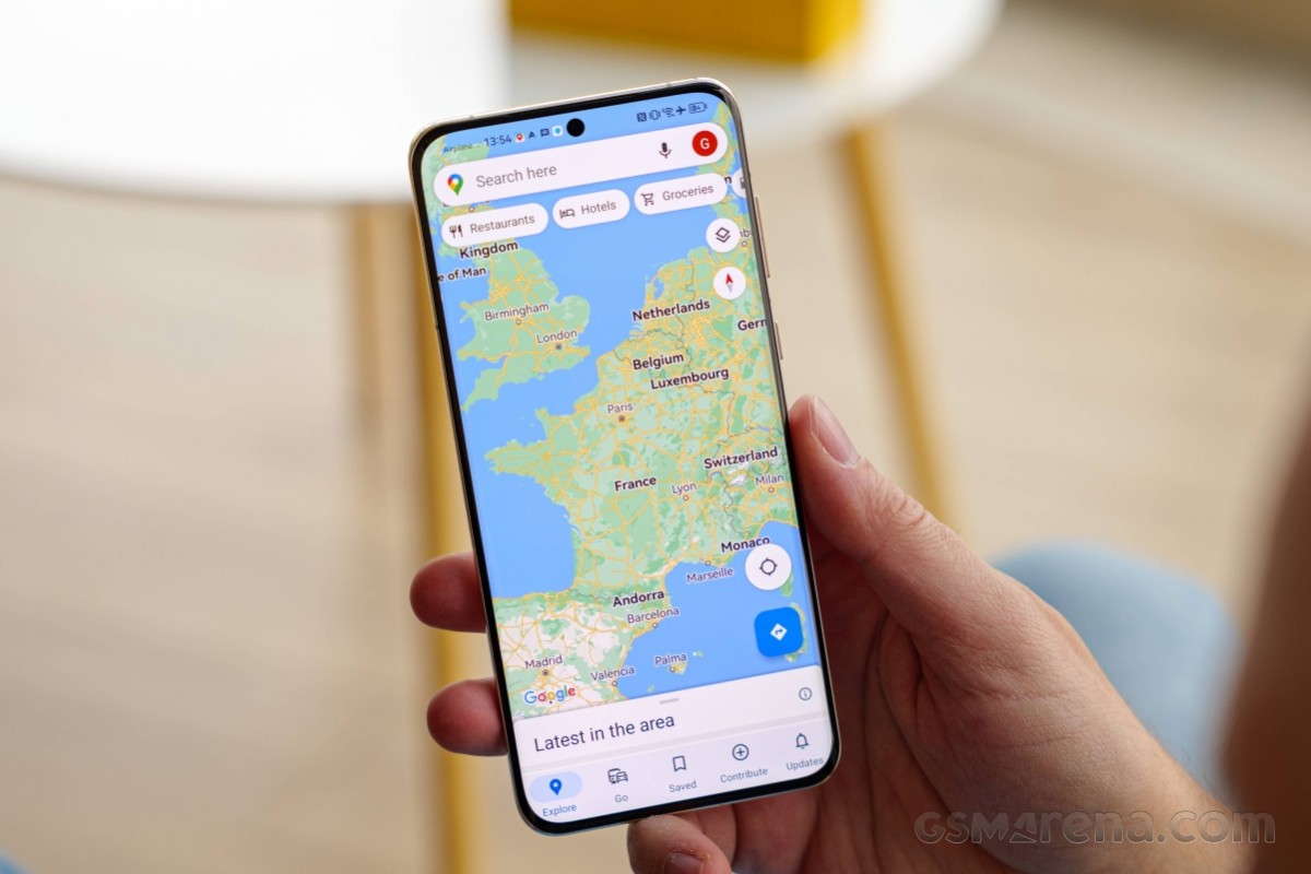 Google Maps on a Huawei P60 Pro with limited features, downloaded from a third-party app store