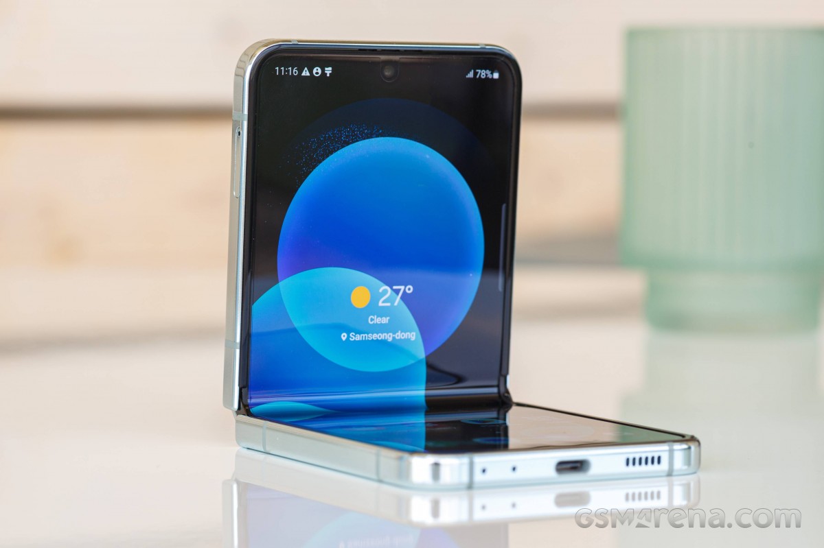 Samsung заявляет, что не работает над складным устройством за 400 долларов в следующем году