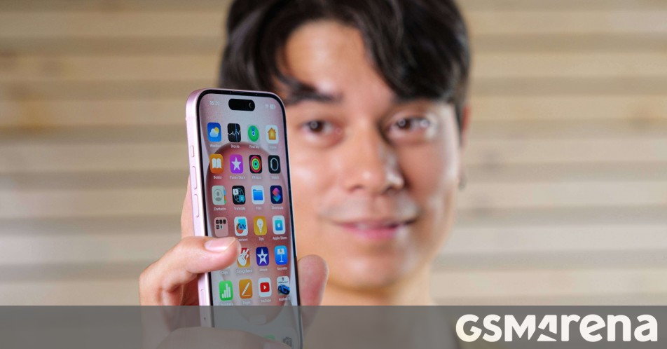 Apple to move a quarter of its iPhone production to India in next few years - GSMArena.com news - GSMArena.com