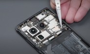 OnePlus 12 拆解影片揭示了巨大的均熱板