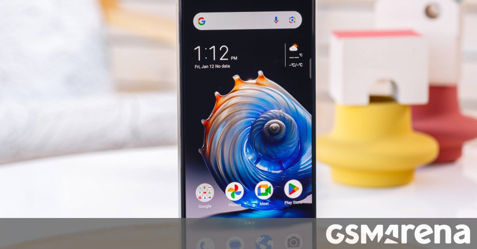 Samsung Galaxy Z Fold6 will have a wider cover screen, squared off corners