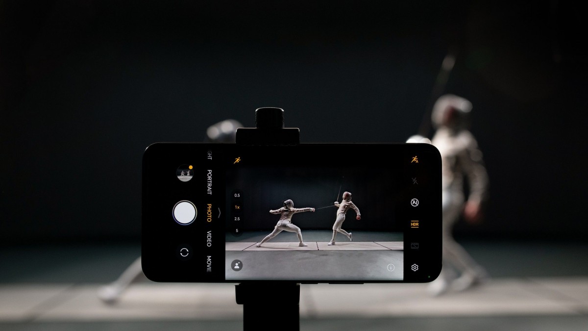 Honor hypes up Magic6 Pro sports photography prowess, signs fencer Cecilia Berder to test it