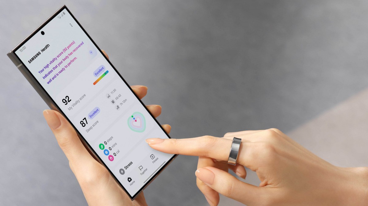 Samsung Finally Unveils Its First Smart Wearable Ring at MWC