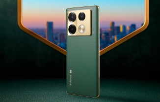 Infinix Note 40 Pro+ 5G in Vintage Green and Obsidian Black