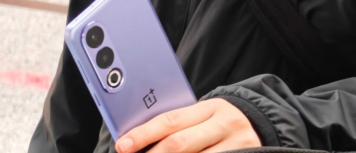 OnePlus Ace 3V vuelve a filtrarse en fotos prácticas, esta vez en violeta