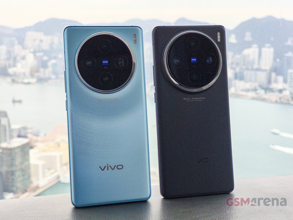 vivo X100 (left) with vivo X100 Pro (right)