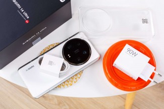 Unboxing the Xiaomi 14 Ultra and the Photography Kit