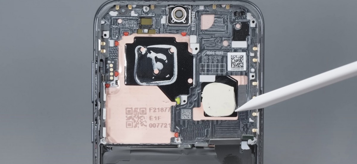 Huawei Pura 70 Ultra gets disassembled on video, take a look at that retractable camera