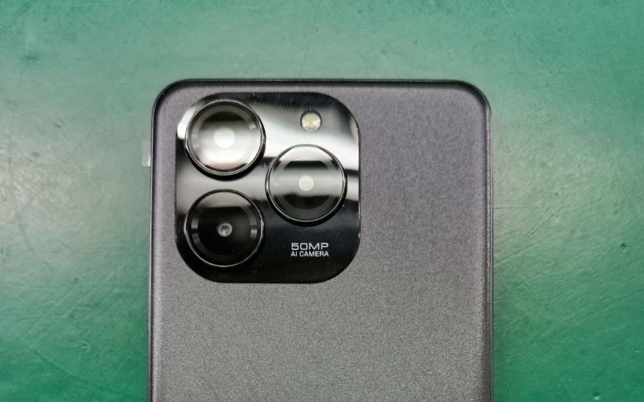Meizu 21 Note появился на живых фотографиях с камерой на 50 Мп