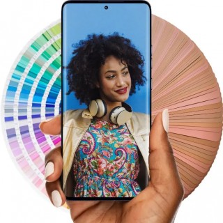Edge 50 features a 6.7-inch pOLED with Pantone-validated colors