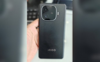 vivo iQOO Z9 Turbo pictured in hands-on photos