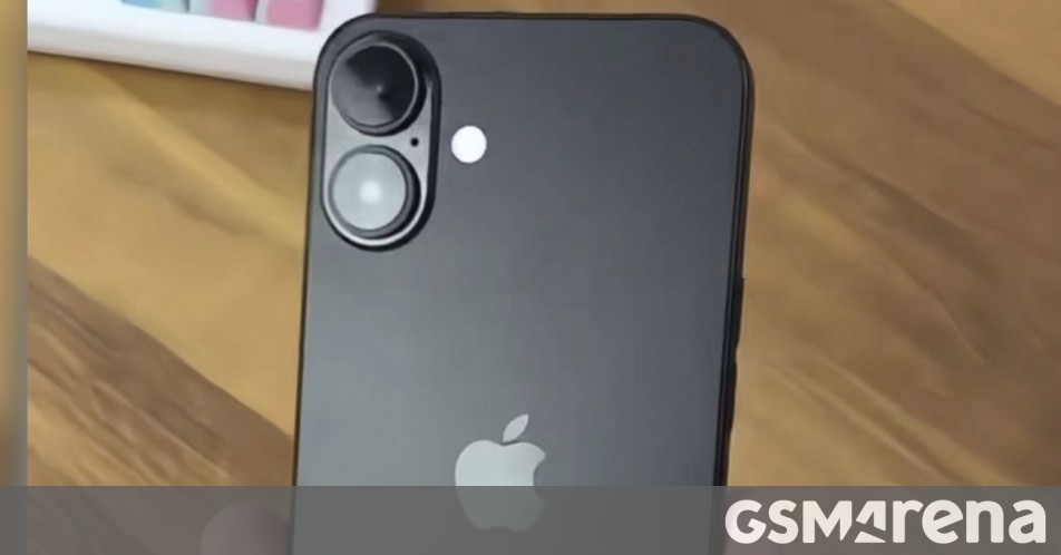 Could this actually be an iPhone 16 pictured in the wild?