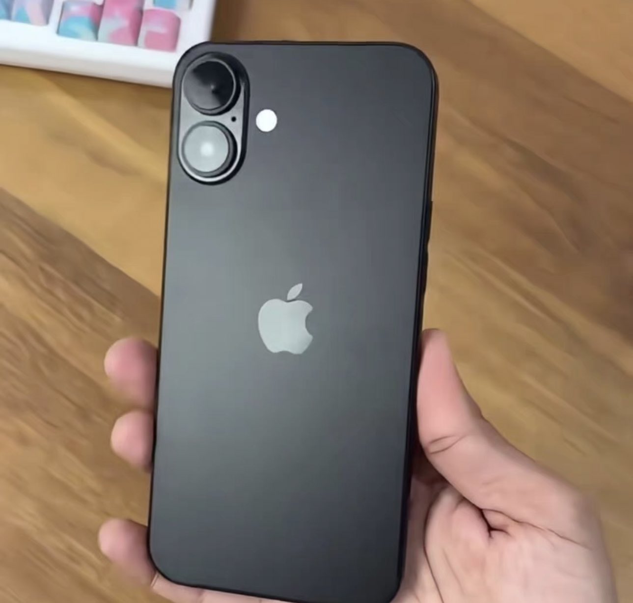 Could this actually be an iPhone 16 pictured in the wild?