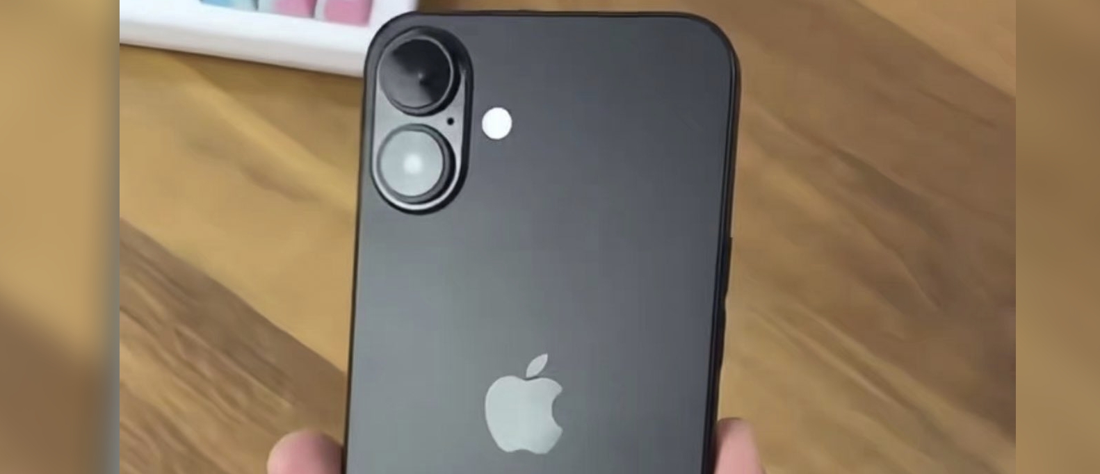 Could this actually be an iPhone 16 pictured in the wild?