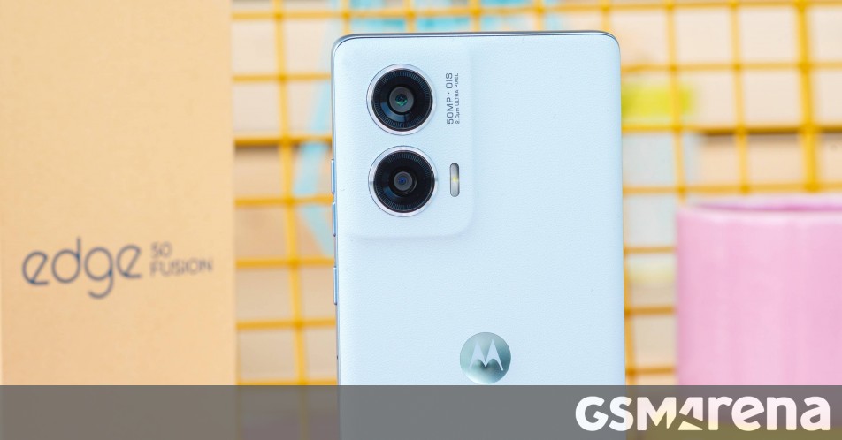 Motorola begins rolling out the Android 15 beta to some of its phones