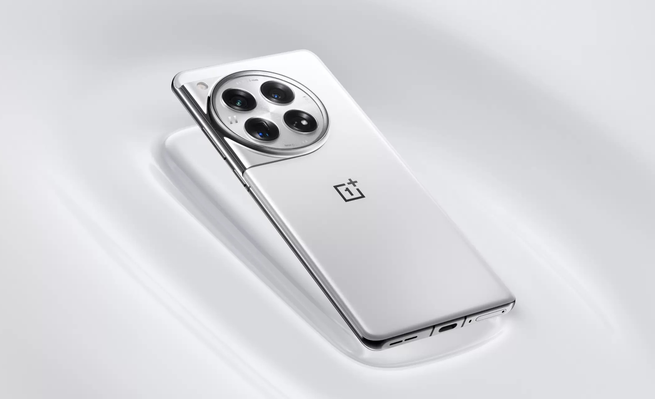 Дебют OnePlus 12 Glacial White