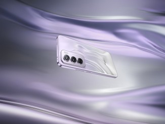 Oppo Reno12 Pro in: Nebula Silver