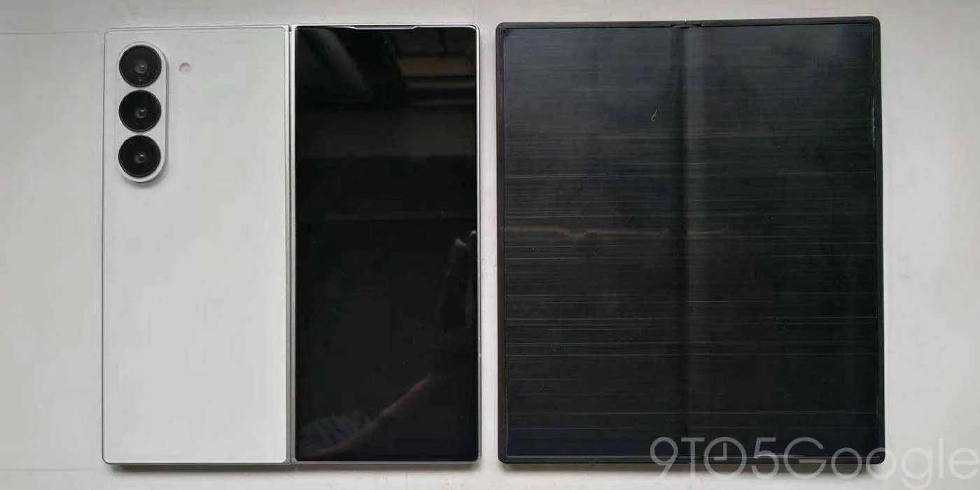 Samsung Galaxy Z Fold6 and Galaxy Z Flip6 dummy units pose for a photoshoot