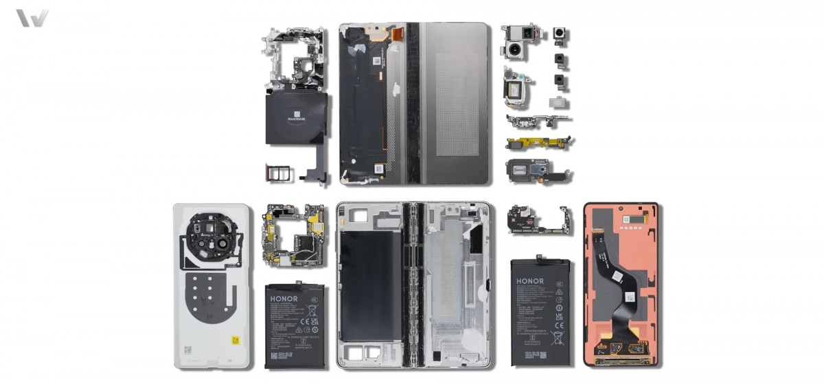 Honor Magic V3 disassembled on video