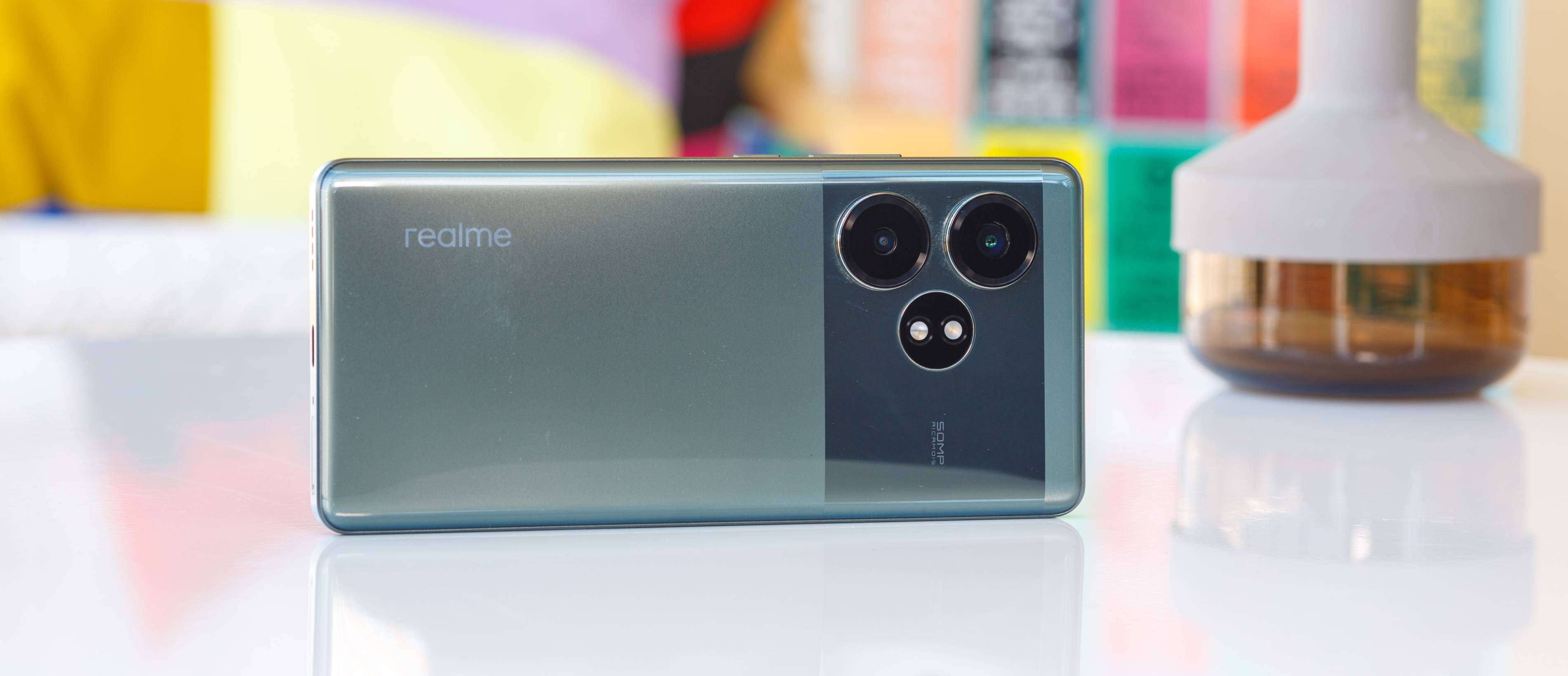 Realme GT 6T выставлен на обзор