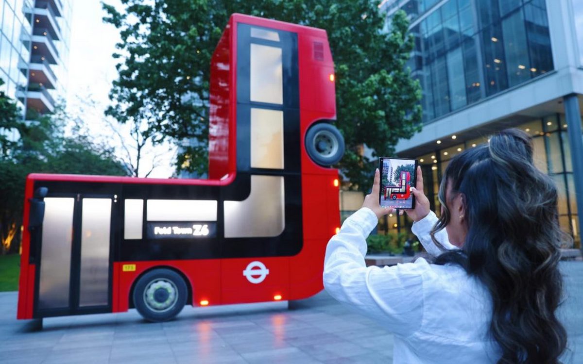 Samsung folds a London bus to promote its new foldables