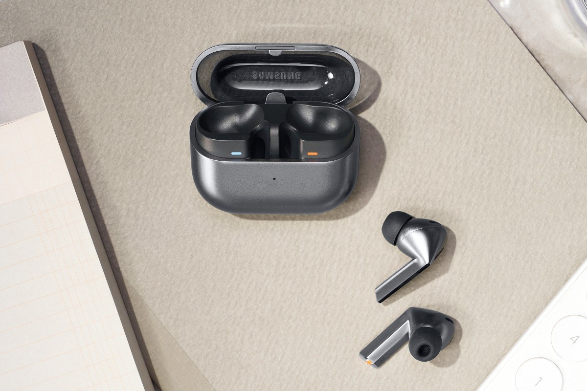 Samsung Galaxy Buds3 and Buds3 Pro launch with blades, improved audio and battery life