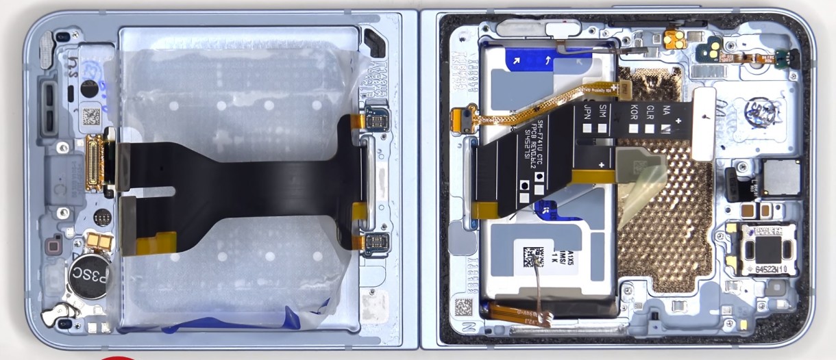 Los primeros videos de desmontaje del Galaxy Z Flip6 muestran las baterías más grandes y la nueva cámara de vapor